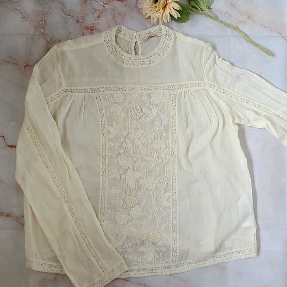 Zara off white blouse S